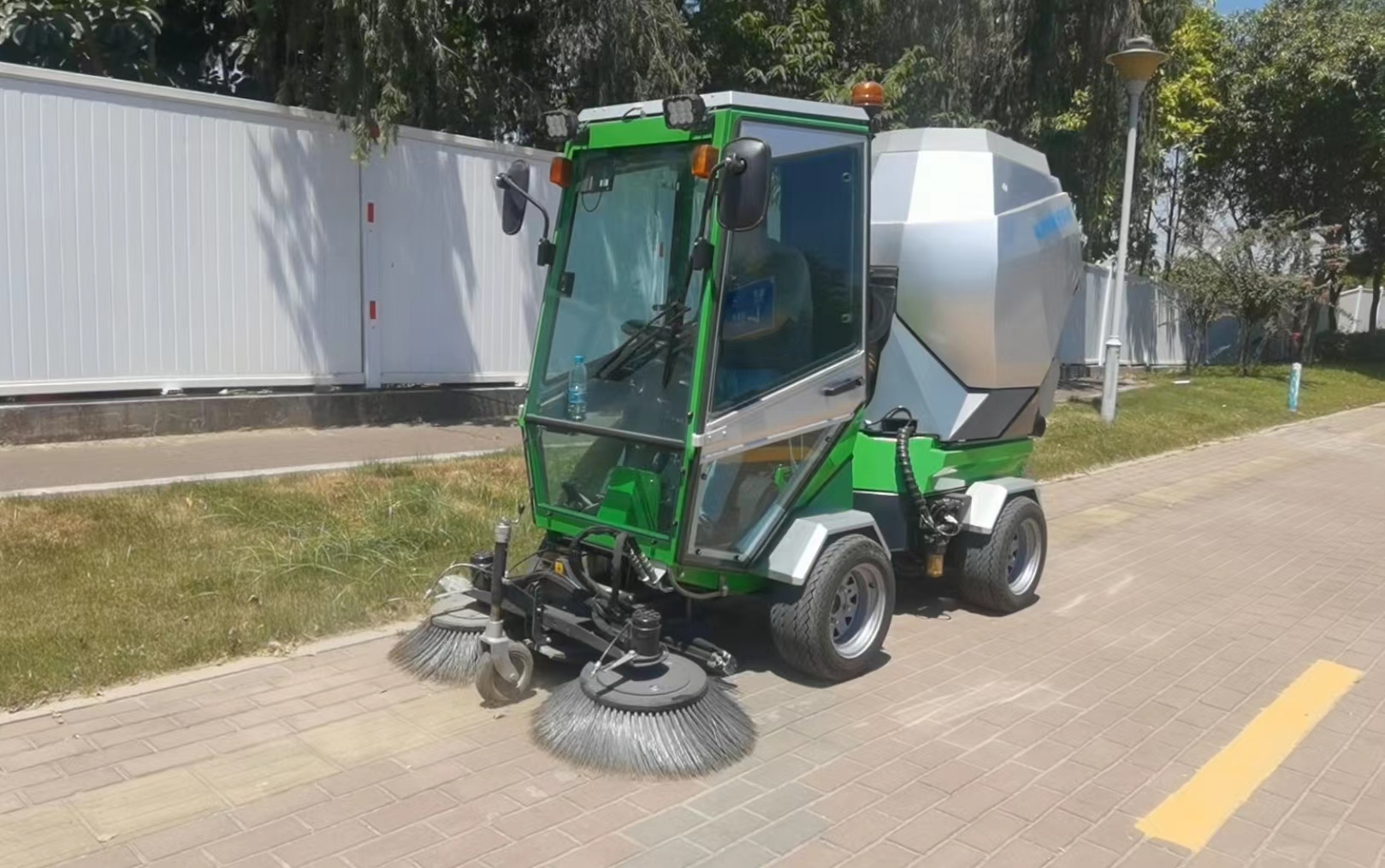 DA-1500BH 户外吸扫式清洁车